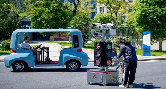 智能網(wǎng)聯(lián)汽車技術(shù)專業(yè)中的計算機輔助設(shè)備修理理論與實踐